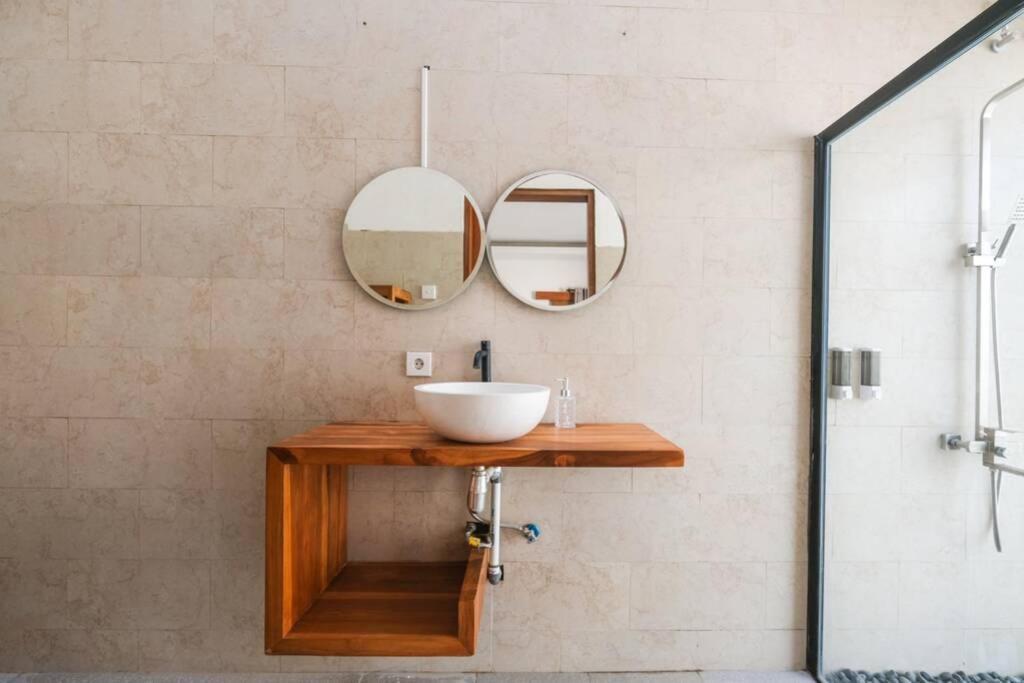 Kiki Village Bathtub Canggu Eksteriør bilde