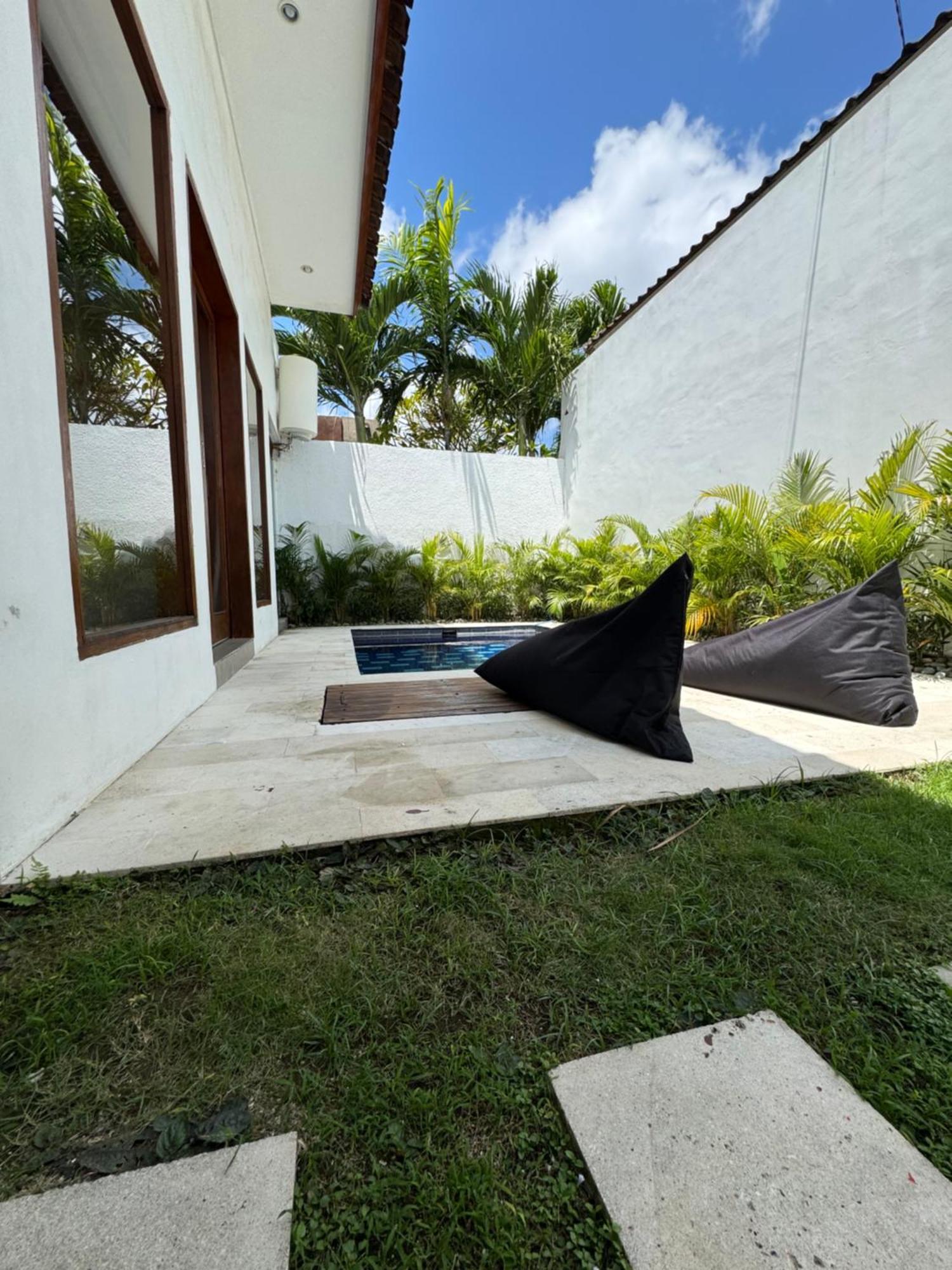 Kiki Village Bathtub Canggu Eksteriør bilde